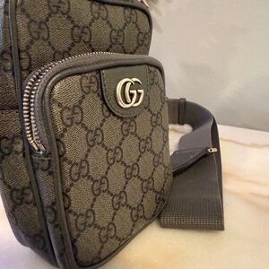 Gucci supreme sling bag mini